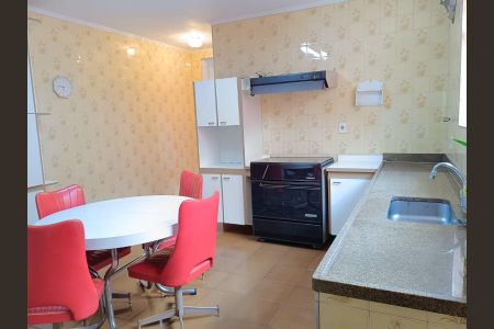 Casa à venda com 190m², 3 quartos e 2 vagas Casa à venda com 190m², 3 quartos e 2 vagasCozinha