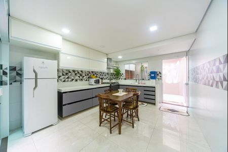 Casa à venda com 108m², 2 quartos e 1 vagaCozinha 