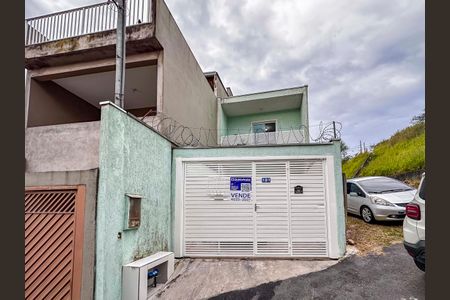 Casa à venda com 108m², 2 quartos e 1 vagaFachada