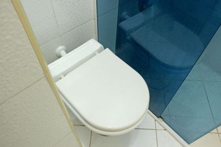 Banheiro de kitnet/studio para alugar com 1 quarto, 30m² em Ponta da Praia, Santos