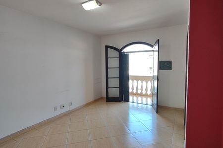 Casa à venda com 180m², 4 quartos e 3 vagas Casa à venda com 180m², 4 quartos e 3 vagasSuíte