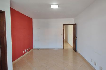 Casa à venda com 180m², 4 quartos e 3 vagas Casa à venda com 180m², 4 quartos e 3 vagasSuíte