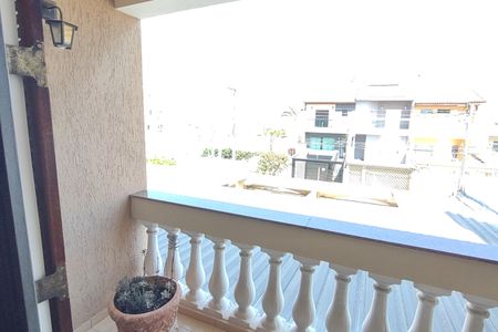 Casa à venda com 180m², 4 quartos e 3 vagas Casa à venda com 180m², 4 quartos e 3 vagasVaranda da Suíte