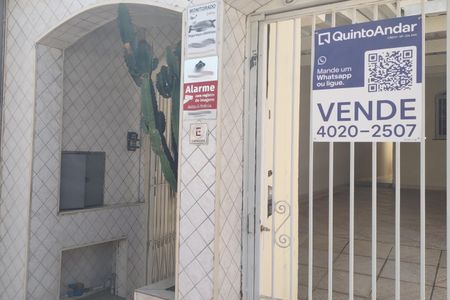 Casa à venda com 180m², 4 quartos e 3 vagas Casa à venda com 180m², 4 quartos e 3 vagasPlaquinha