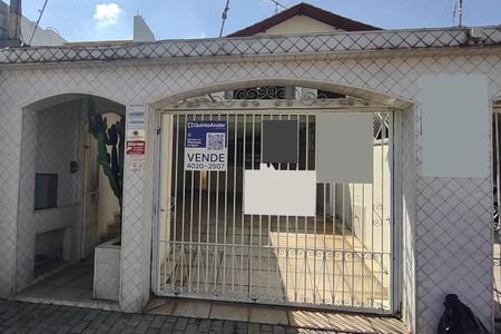 Casa à venda com 180m², 4 quartos e 3 vagas Casa à venda com 180m², 4 quartos e 3 vagasFachada