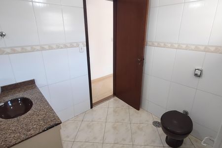 Casa à venda com 180m², 4 quartos e 3 vagas Casa à venda com 180m², 4 quartos e 3 vagasBanheiro