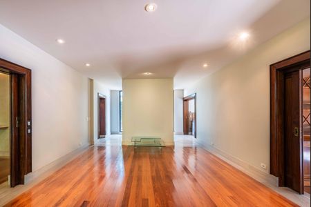 Casa à venda com 4 quartos, 570m² em Jardim Paulista, São Paulo