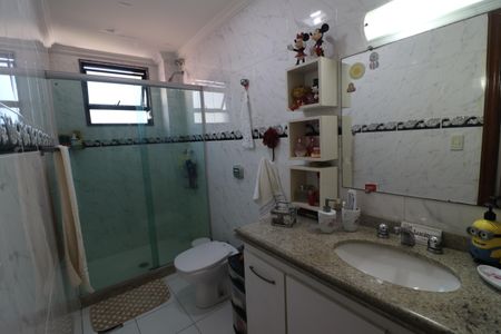 Apartamento à venda com 198m², 4 quartos e 3 vagasBanheiro da Suíte 2