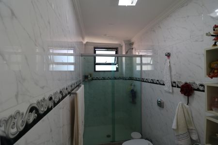 Apartamento à venda com 198m², 4 quartos e 3 vagasBanheiro da Suíte 2