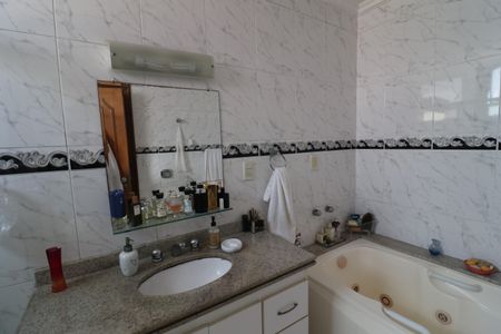 Apartamento à venda com 198m², 4 quartos e 3 vagasBanheiro da Suíte 1