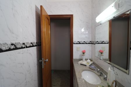 Apartamento à venda com 198m², 4 quartos e 3 vagasBanheiro Social