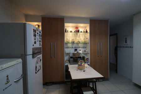 Apartamento à venda com 198m², 4 quartos e 3 vagasCozinha