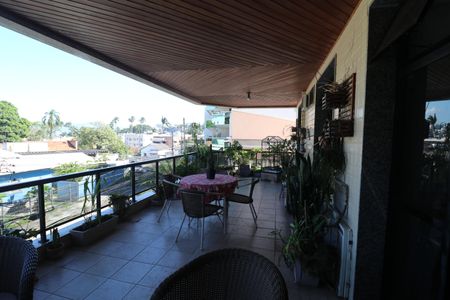 Apartamento à venda com 198m², 4 quartos e 3 vagasVaranda