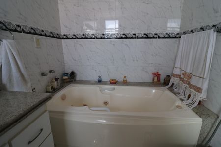 Apartamento à venda com 198m², 4 quartos e 3 vagasBanheiro da Suíte 1