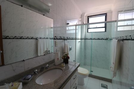 Apartamento à venda com 198m², 4 quartos e 3 vagasBanheiro da Suíte 1
