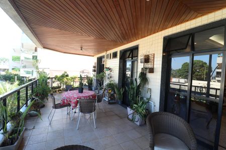 Apartamento à venda com 198m², 4 quartos e 3 vagasVaranda