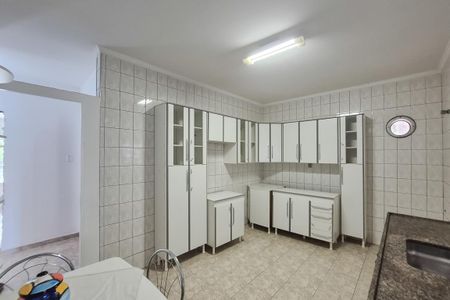 Casa à venda com 383m², 3 quartos e 4 vagasCozinha - Armários