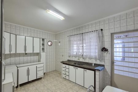 Casa à venda com 383m², 3 quartos e 4 vagasCozinha - Armários