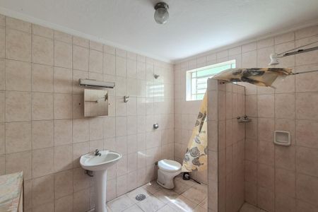 Casa à venda com 383m², 3 quartos e 4 vagasEdícula - banheiro