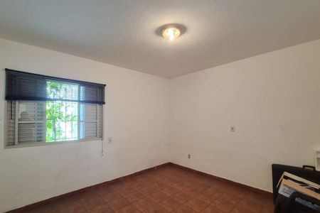 Casa à venda com 383m², 3 quartos e 4 vagasEdícula - quarto