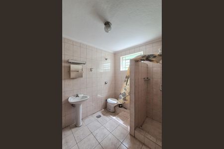 Casa à venda com 383m², 3 quartos e 4 vagasEdícula - banheiro