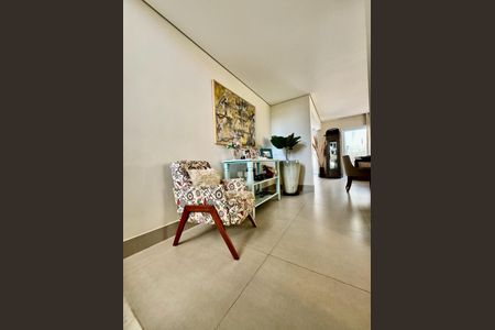 Casa de condomínio à venda com 370m², 4 quartos e 2 vagasFoto 02