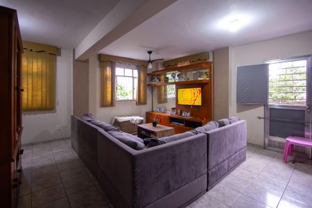 Sala de casa para alugar com 3 quartos, 250m² em Amendoeira, São Gonçalo