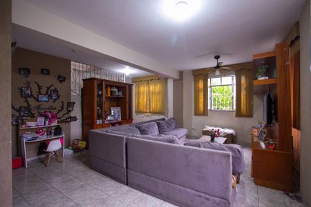 Sala de casa para alugar com 3 quartos, 250m² em Amendoeira, São Gonçalo