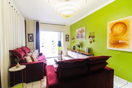 Sala de casa à venda com 4 quartos, 130m² em Conjunto Residencial José Bonifácio, São Paulo