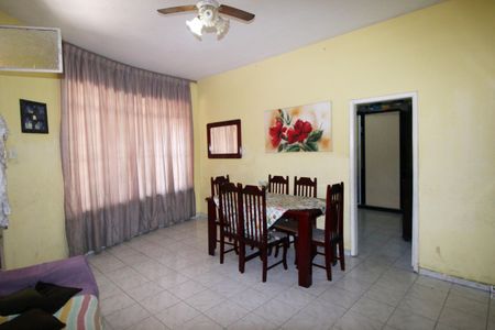 Casa à venda com 110m², 4 quartos e 3 vagasSala