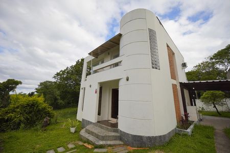 Casa para alugar com 150m², 2 quartos e 2 vagas Casa para alugar com 150m², 2 quartos e 2 vagasFachada