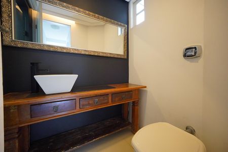 Casa para alugar com 150m², 2 quartos e 2 vagas Casa para alugar com 150m², 2 quartos e 2 vagasBanheiro