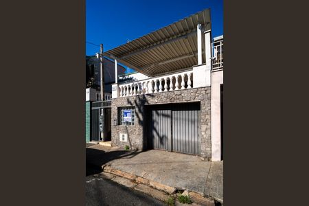 Casa para alugar com 180m², 3 quartos e 1 vaga Casa para alugar com 180m², 3 quartos e 1 vagaFachada