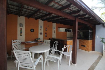 Casa de condomínio para alugar com 150m², 3 quartos e 3 vagasChurrasqueira