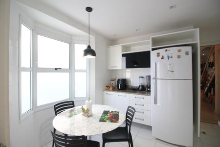 Casa de condomínio para alugar com 150m², 3 quartos e 3 vagasCozinha