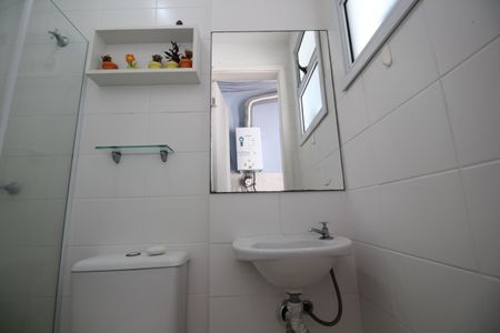 Casa de condomínio para alugar com 150m², 3 quartos e 3 vagasBanheiro de Serviço