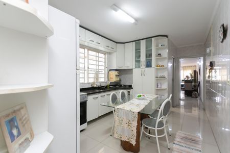 Casa à venda com 167m², 3 quartos e 3 vagasCozinha 