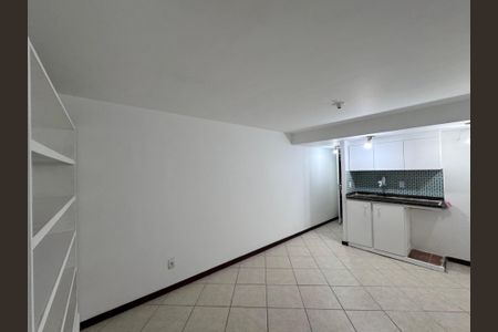 Sala de apartamento para alugar com 1 quarto, 40m² em Vargem Grande, Rio de Janeiro