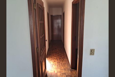 Casa para alugar com 110m², 3 quartos e 12 vagas Casa para alugar com 110m², 3 quartos e 12 vagasCorredor