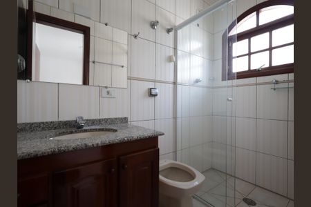 Casa à venda com 211m², 3 quartos e 4 vagasBanheiro da Suíte 2