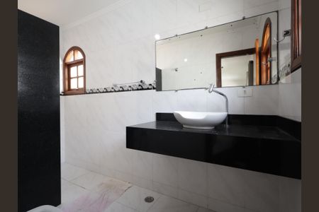 Casa à venda com 211m², 3 quartos e 4 vagasBanheiro da Suíte 1