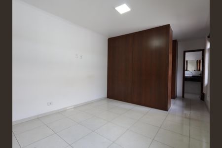 Casa à venda com 211m², 3 quartos e 4 vagasSuíte 1