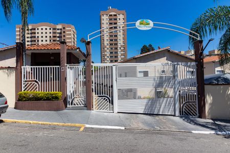 Casa de condomínio para alugar com 55m², 2 quartos e 1 vaga Casa de condomínio para alugar com 55m², 2 quartos e 1 vagaFachada