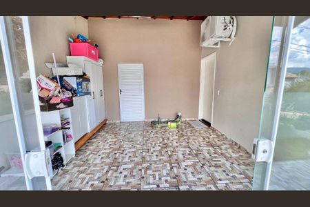 Casa de condomínio à venda com 146m², 3 quartos e 2 vagas