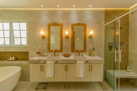 Casa de condomínio para alugar com 315m², 4 quartos e 4 vagas Casa de condomínio para alugar com 315m², 4 quartos e 4 vagasBanheiro do Quarto 1 - Suite