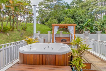 Casa de condomínio para alugar com 315m², 4 quartos e 4 vagas Casa de condomínio para alugar com 315m², 4 quartos e 4 vagasVista do Quarto 3