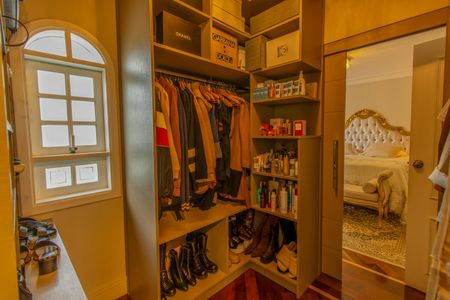 Casa de condomínio para alugar com 315m², 4 quartos e 4 vagas Casa de condomínio para alugar com 315m², 4 quartos e 4 vagasCloset do Quarto 1 - Suite