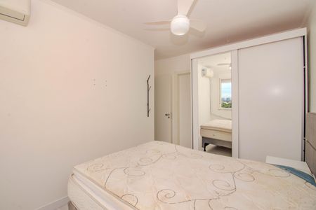 Suíte de apartamento para alugar com 2 quartos, 56m² em Jardim Itu, Porto Alegre