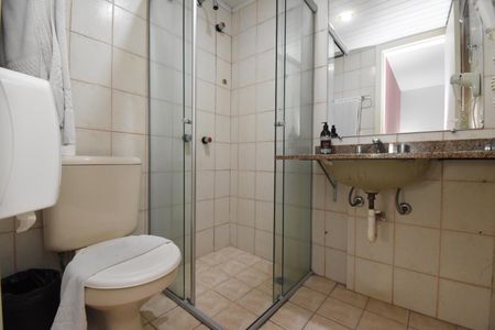 Banheiro de apartamento para alugar com 1 quarto, 26m² em Alto da Xv, Curitiba