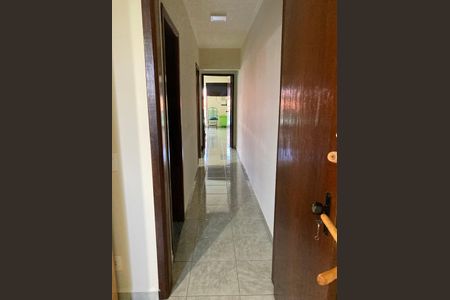 Casa à venda com 171m², 3 quartos e 2 vagasCorredor